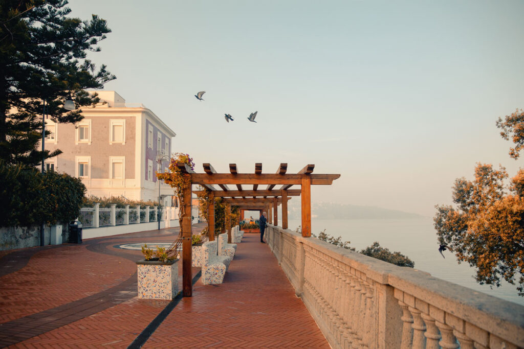 010- Calendario 2023 About Sorrento ottobre-Sant_Agnello-di-Giorgia-Esposito-A-mare-in-vista---