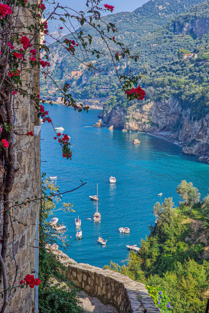 08- Calendario 2023 About Sorrento agosto-Vico-Equense--Michele-Celentano---Scorcio-nascosto-sulla-marina-di-Vico