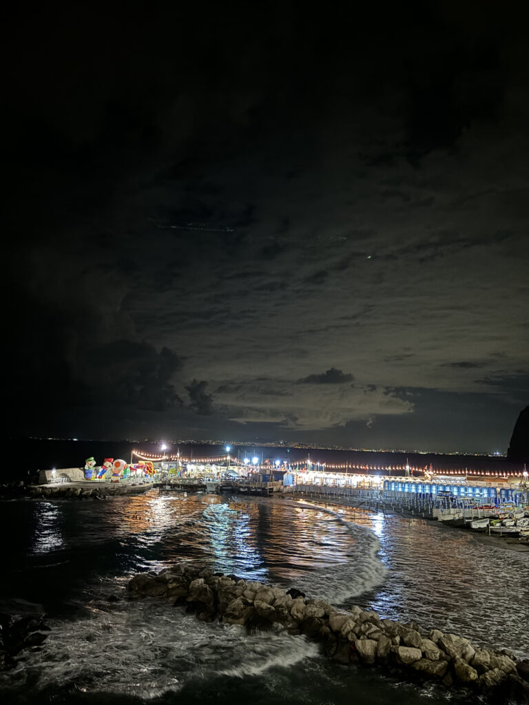 Madonna del Lauro Meta festival spiaggia Alimuri Emma Ritter about sorrento 2024 mypovsorrento